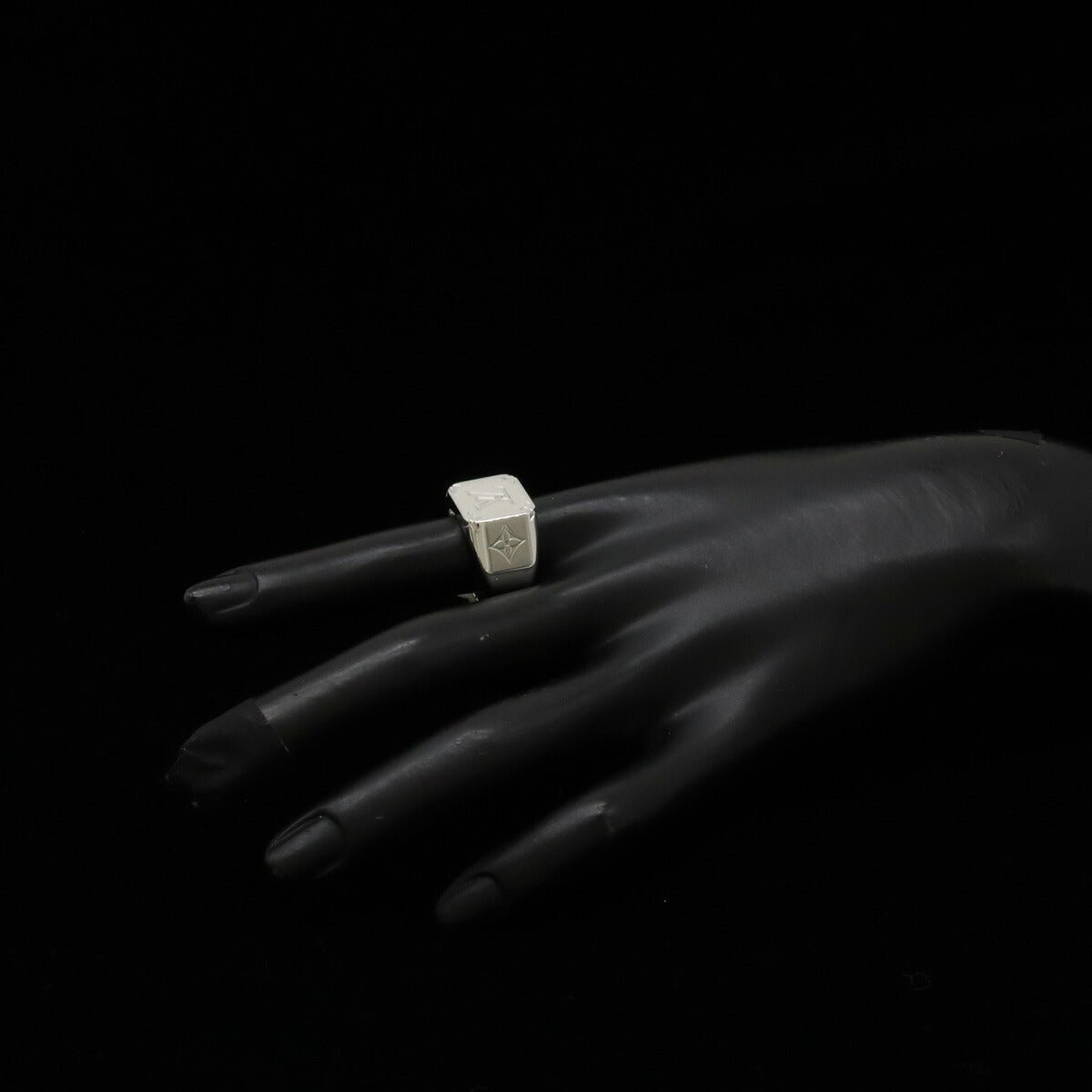 Louis Vuitton Signet Ring Metal Silver M62487 - Image 7