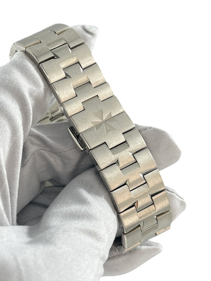 Vacheron Constantin Overseas Perpetual Calendar Extra Thin 18K White Gold Men's Watch - Image 4