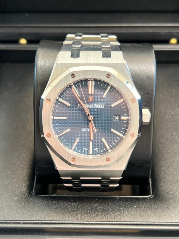 Audemars Piguet - Pre-owned Royal Oak Blue Dial 15400ST - Image 3