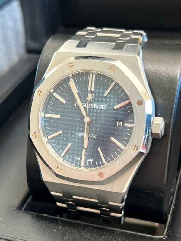 Audemars Piguet - Pre-owned Royal Oak Blue Dial 15400ST - Image 4