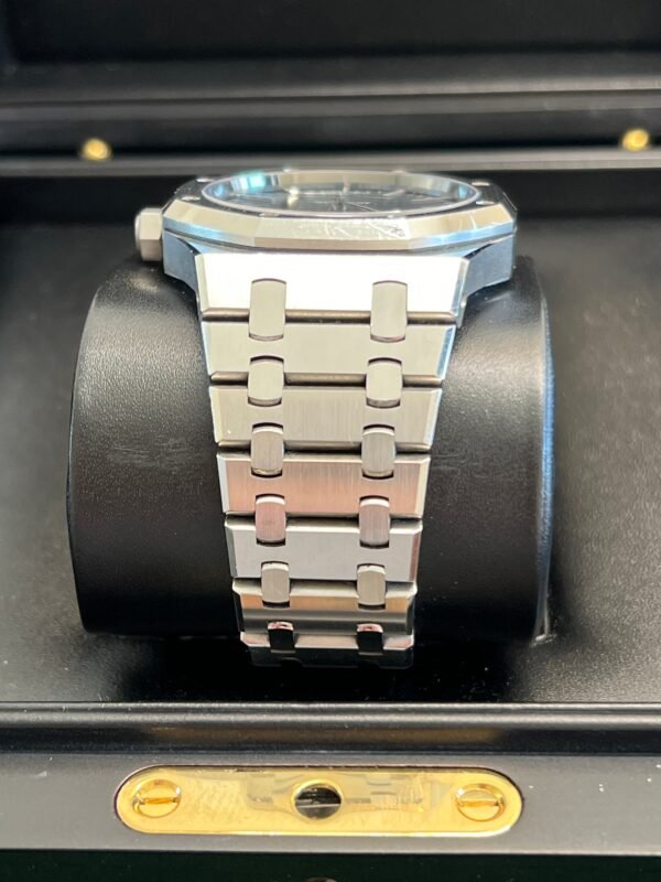 Audemars Piguet - Pre-owned Royal Oak Blue Dial 15400ST - Image 6