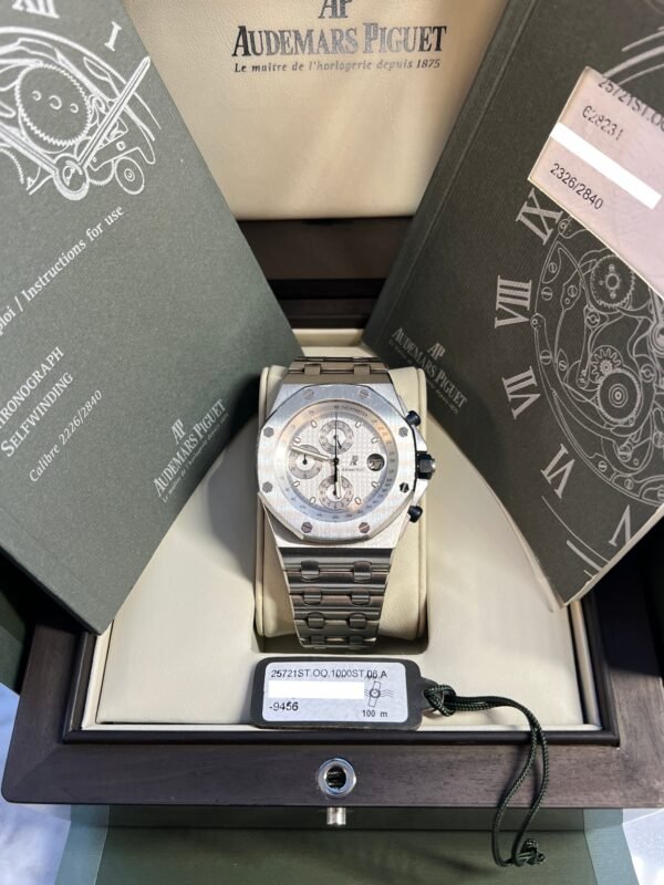 Audemars Piguet - Pre-owned 42mm Royal Oak Offshore Chronograph White Dial 25721ST - Image 2