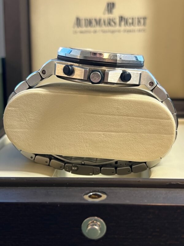 Audemars Piguet - Pre-owned 42mm Royal Oak Offshore Chronograph White Dial 25721ST - Image 7