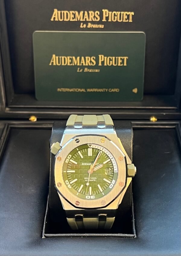 Audemars Piguet - Pre-owned 42mm Royal Oak Offshore Green 15710ST - Image 2