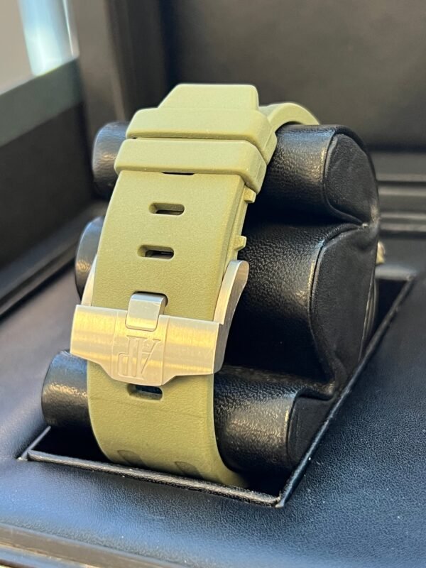 Audemars Piguet - Pre-owned 42mm Royal Oak Offshore Green 15710ST - Image 5