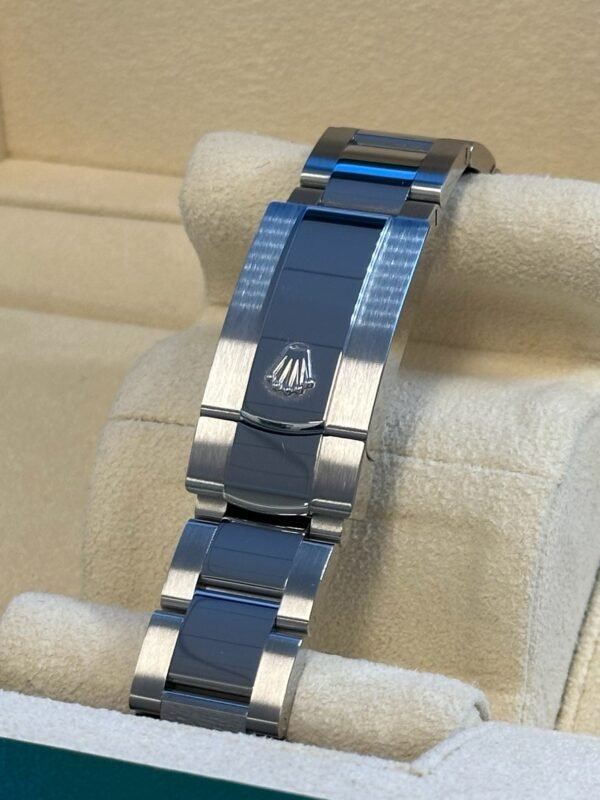 Rolex - Pre-owned Datejust 41mm Blue Roman Dial Oyster Bracelet 126300 - Image 5