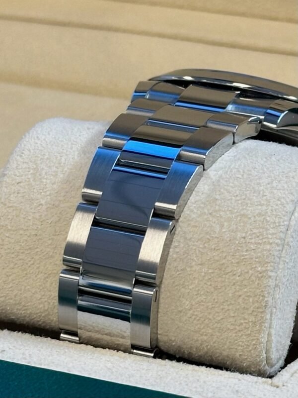 Rolex - Pre-owned Datejust 41mm Blue Roman Dial Oyster Bracelet 126300 - Image 7