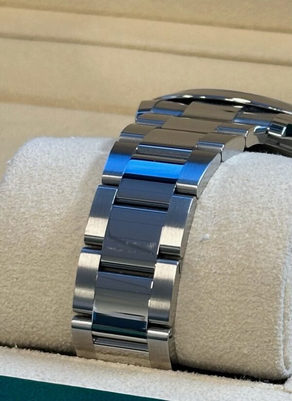 Rolex - Pre-owned Datejust 41mm Blue Roman Dial Oyster Bracelet 126300 - Image 6