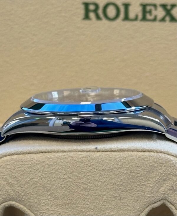 Rolex - Pre-owned Datejust 41mm Blue Roman Dial Oyster Bracelet 126300 - Image 9