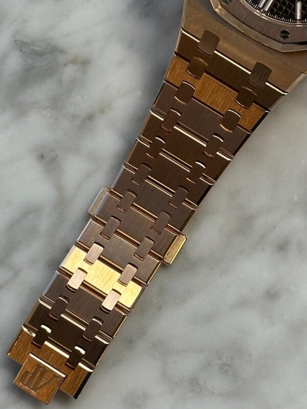 Audemars Piguet - Pre-owned Royal Oak Chronograph Chocolate Dial 26239OR - Image 7