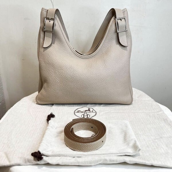 Hermès Nude Color Hobo Bag in Grain Leather - Image 6