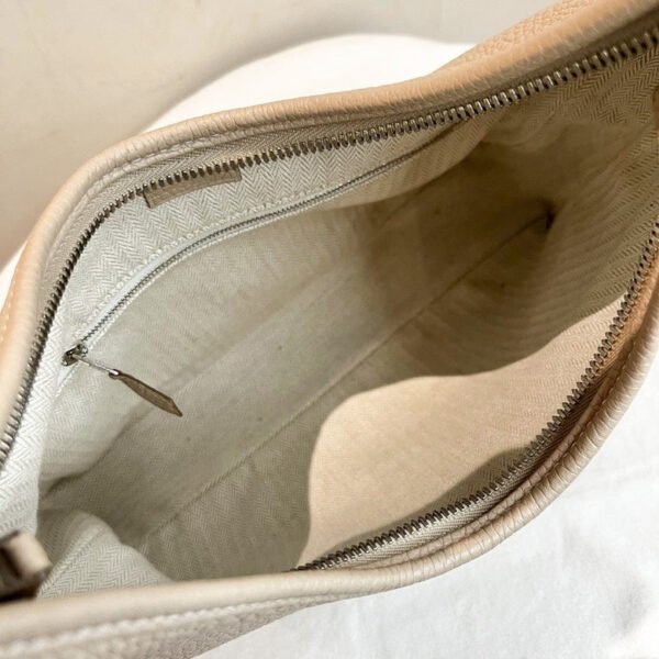Hermès Nude Color Hobo Bag in Grain Leather - Image 2