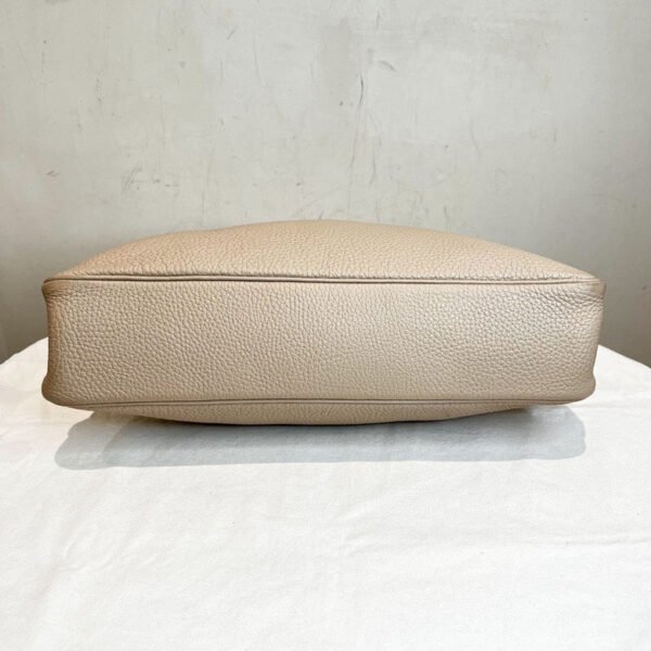 Hermès Nude Color Hobo Bag in Grain Leather - Image 3