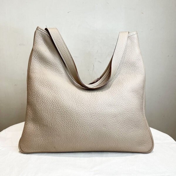 Hermès Nude Color Hobo Bag in Grain Leather - Image 4